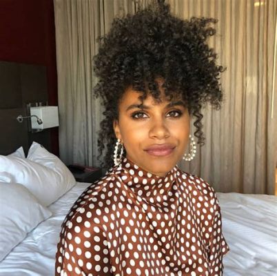 Zazie Beetz's Berlin Comic Con Mayhem - A Weekend of Superhero Shenanigans and Unexpected Twists!